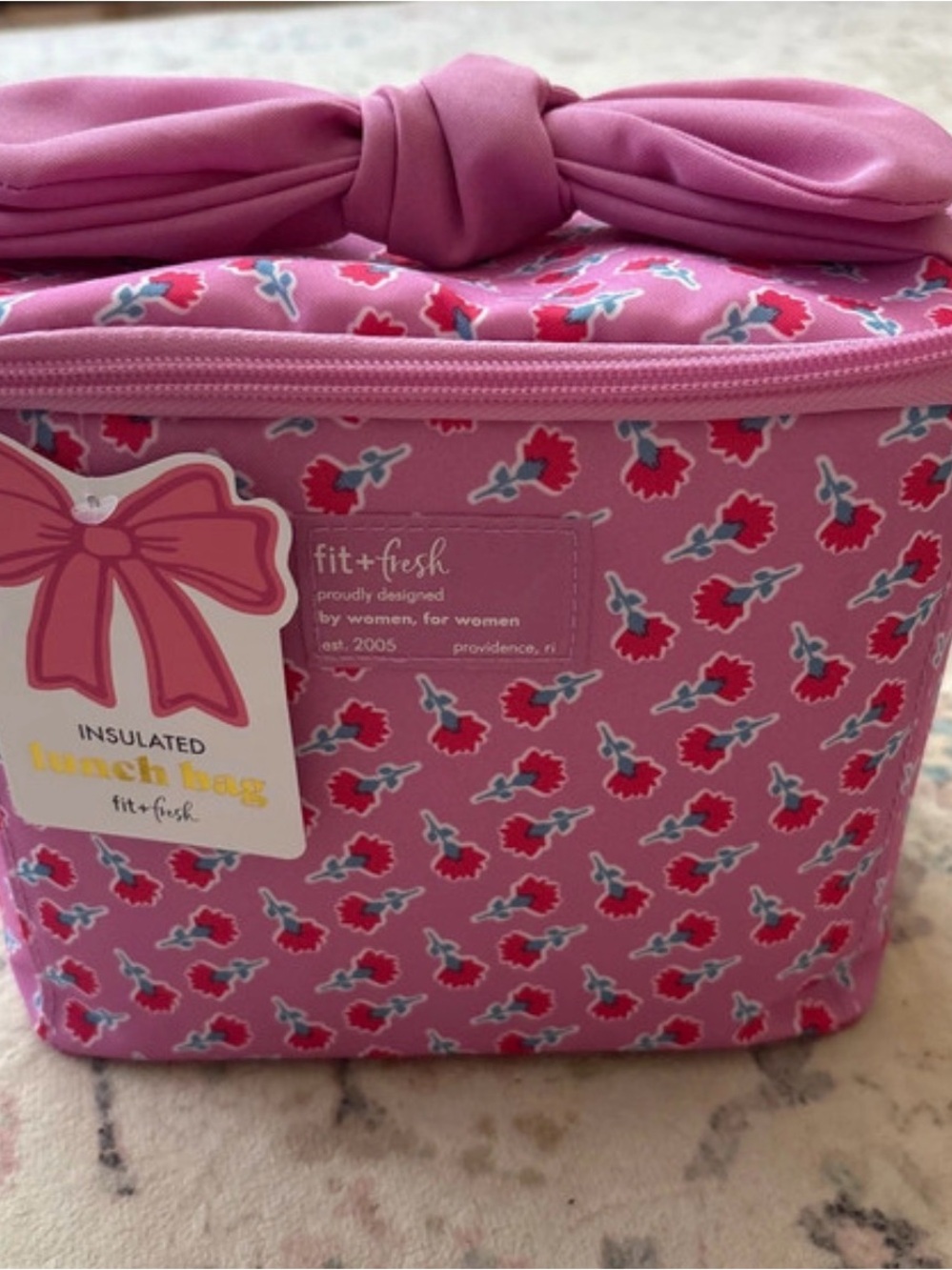 New with Tag! Fit + Fresh insulated lunch box. Bow handle. So cute!
